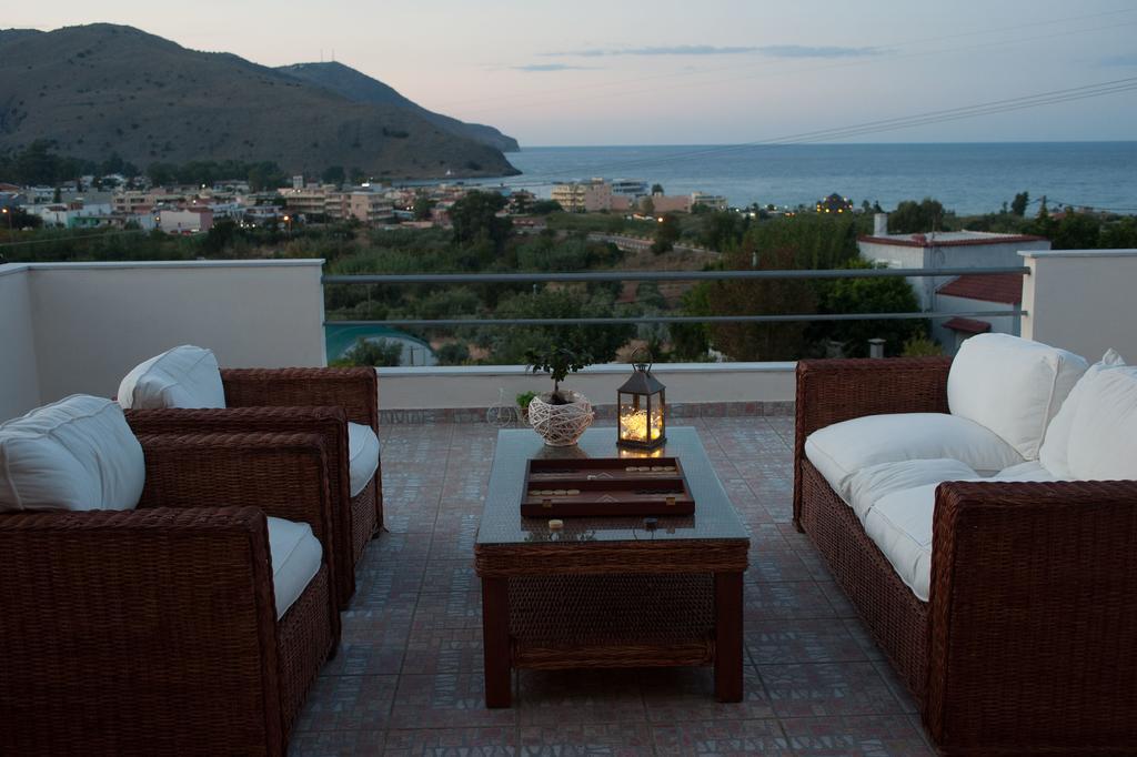 Villa Amfimala เยโอริยิอูโปลิส ภายนอก รูปภาพ