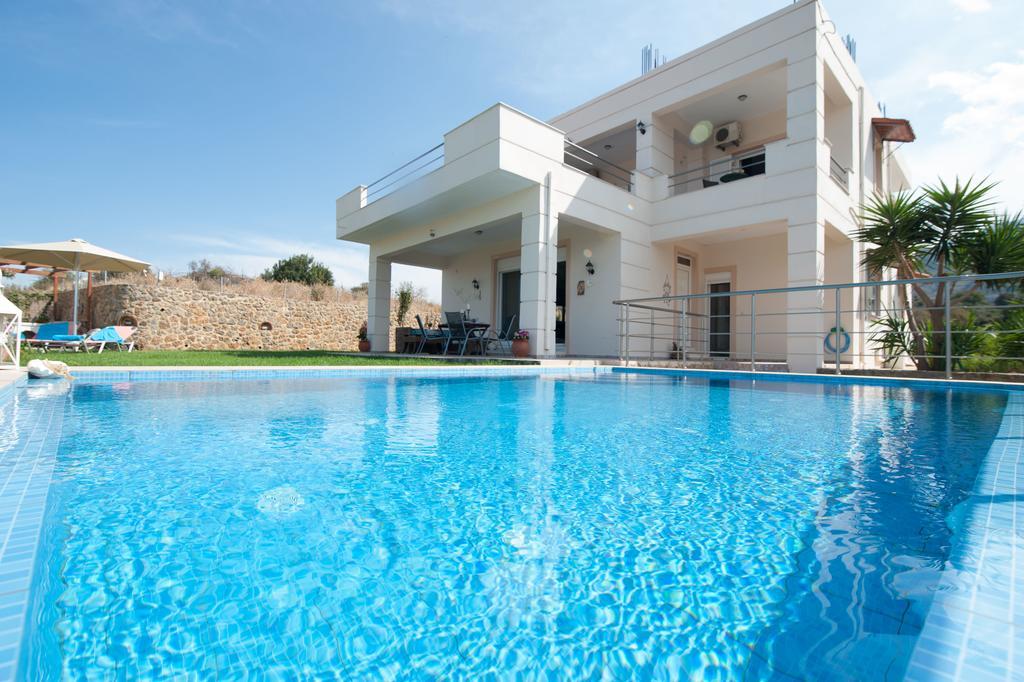 Villa Amfimala เยโอริยิอูโปลิส ภายนอก รูปภาพ