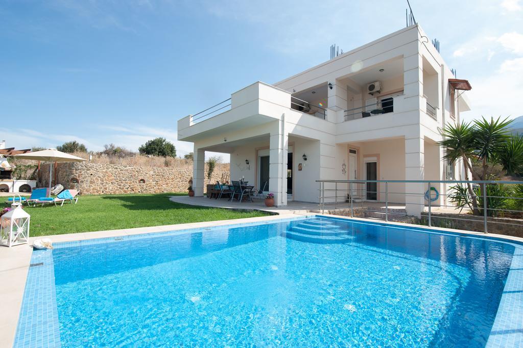 Villa Amfimala เยโอริยิอูโปลิส ภายนอก รูปภาพ